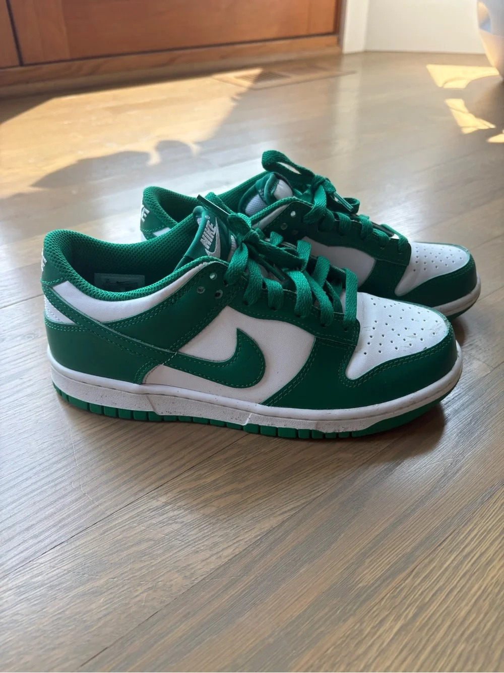 Nike Kids White and Green Low-Top Sneakers with Swoosh